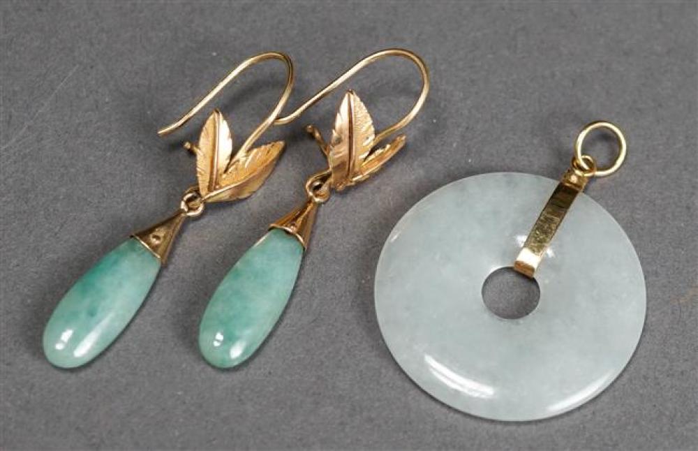 PAIR 18 KARAT YELLOW GOLD JADE