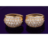 PAIR 18KT GOLD/DIAMOND EARRING