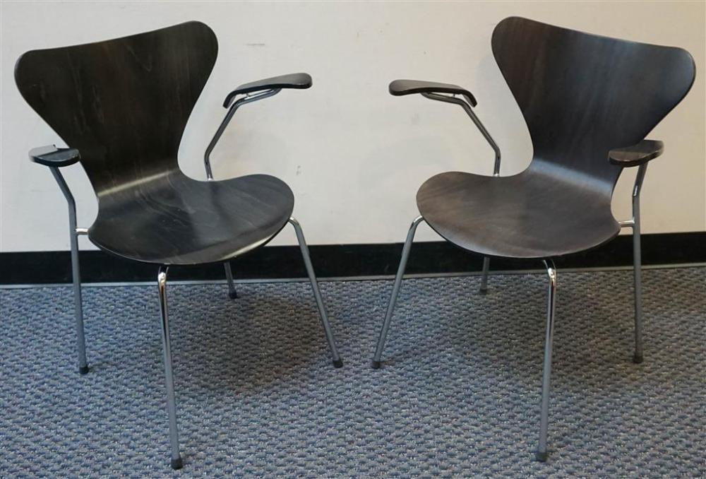 PAIR ARNE JACOBSEN SERIES 7 STYLE