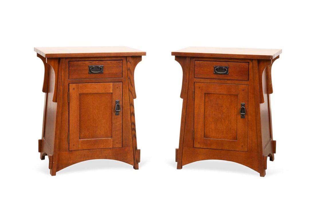 PAIR ARTS & CRAFTS INDUSTRIES OAK