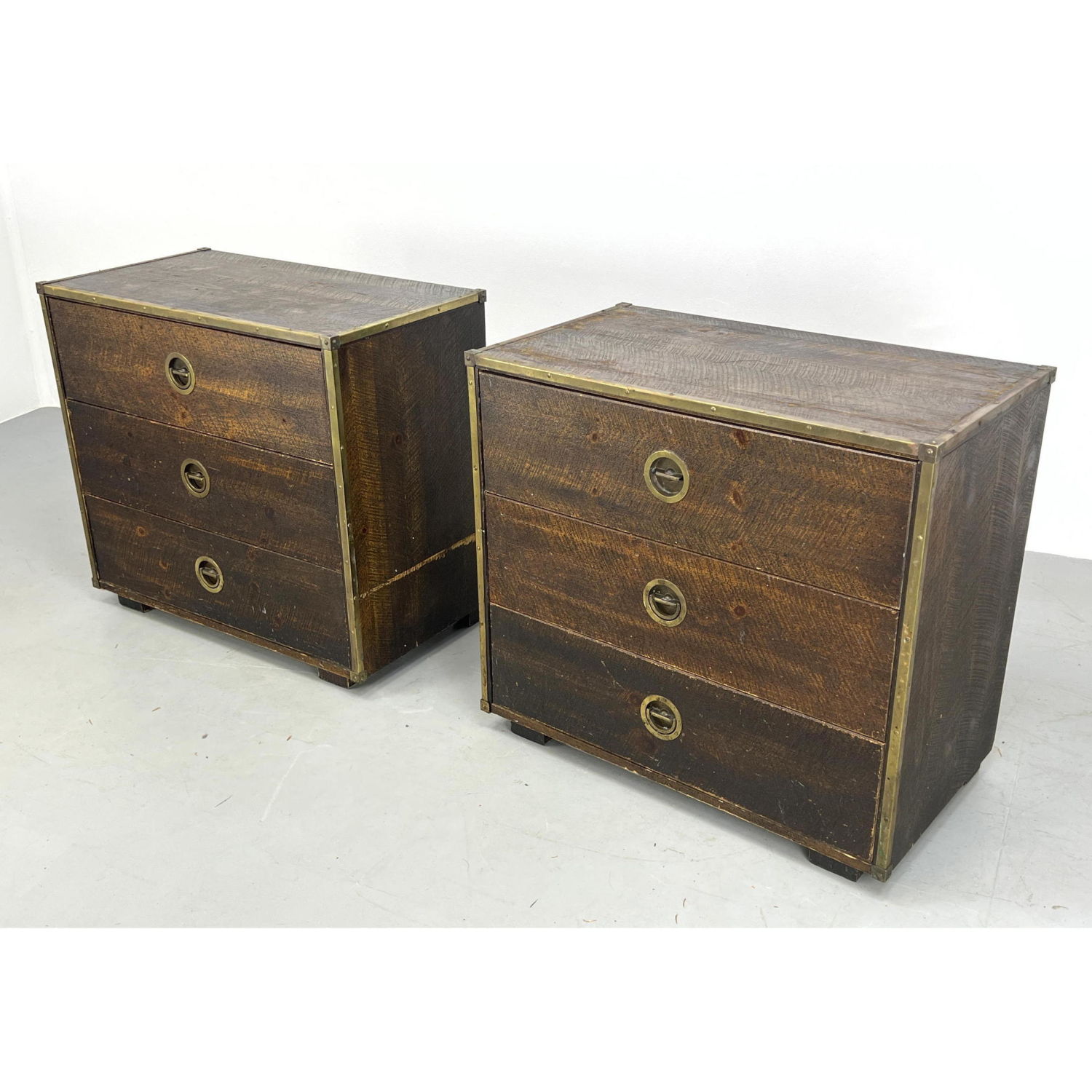 Pair BASSETT Campaign Style Side