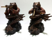 PAIR BRONZE FROG MUSICIAN SCUL