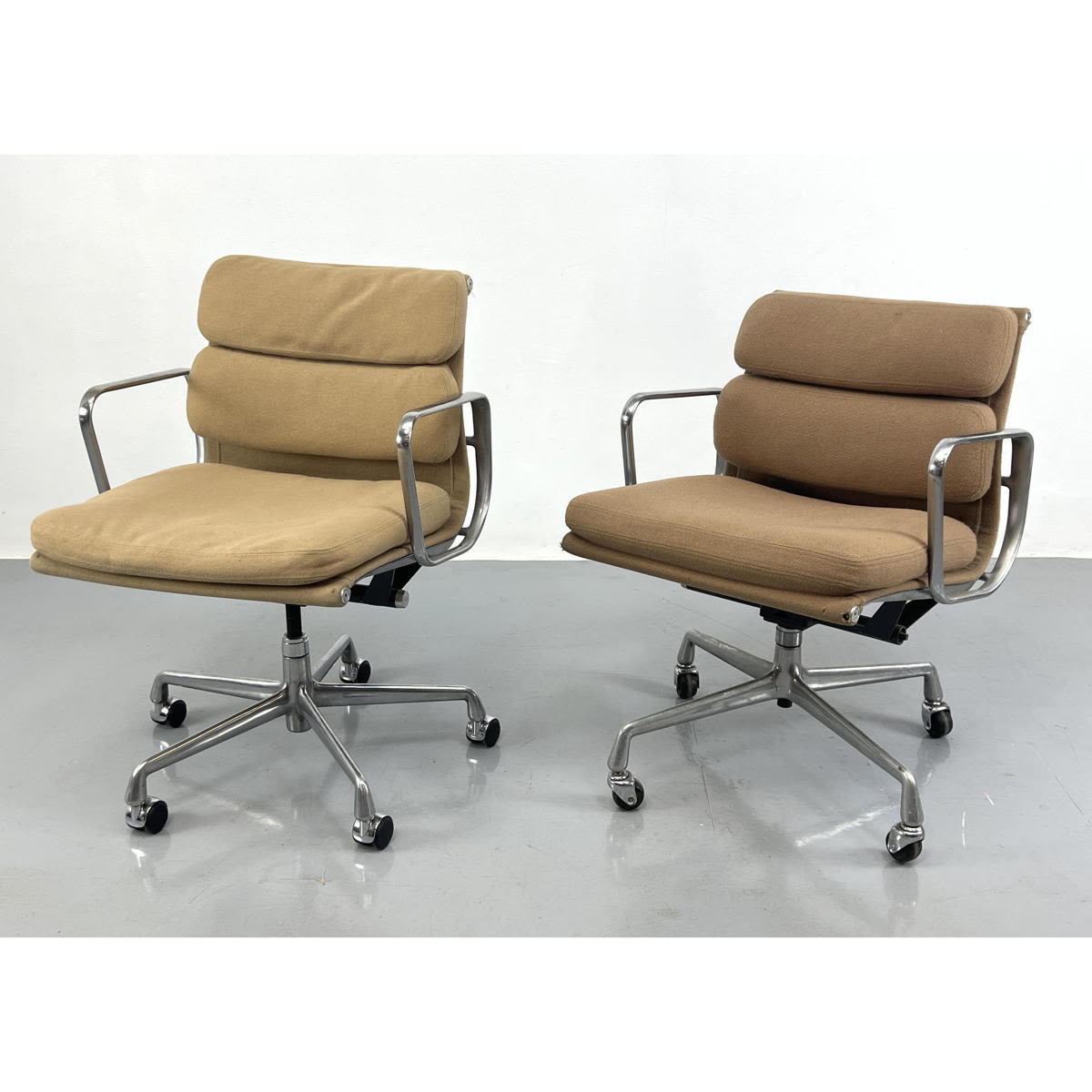 Pair Charles Eames Aluminum Group