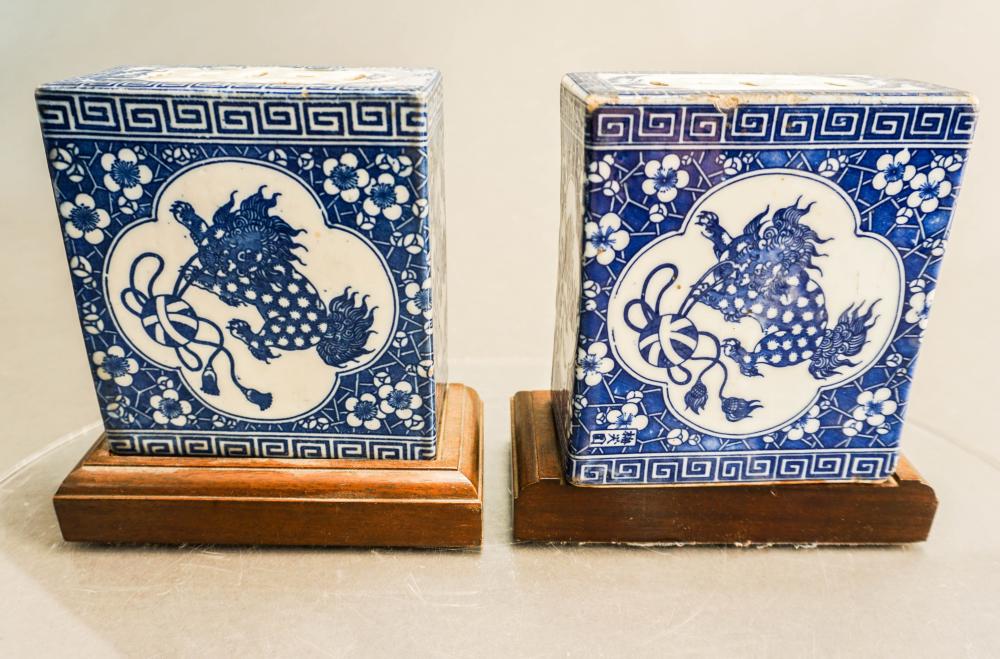 PAIR CHINESE BLUE AND WHITE