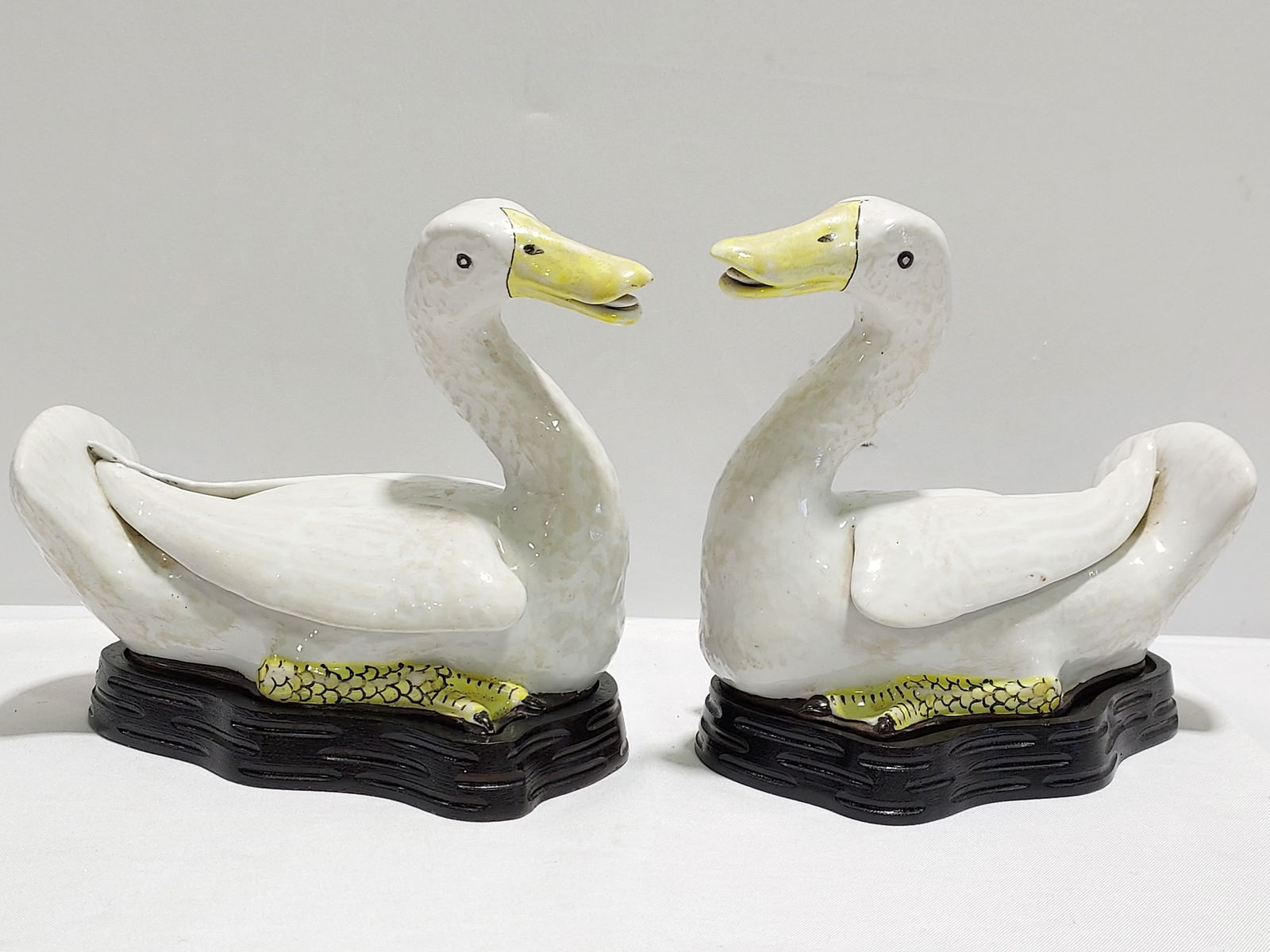PAIR CHINESE EXPORT PORCELAIN