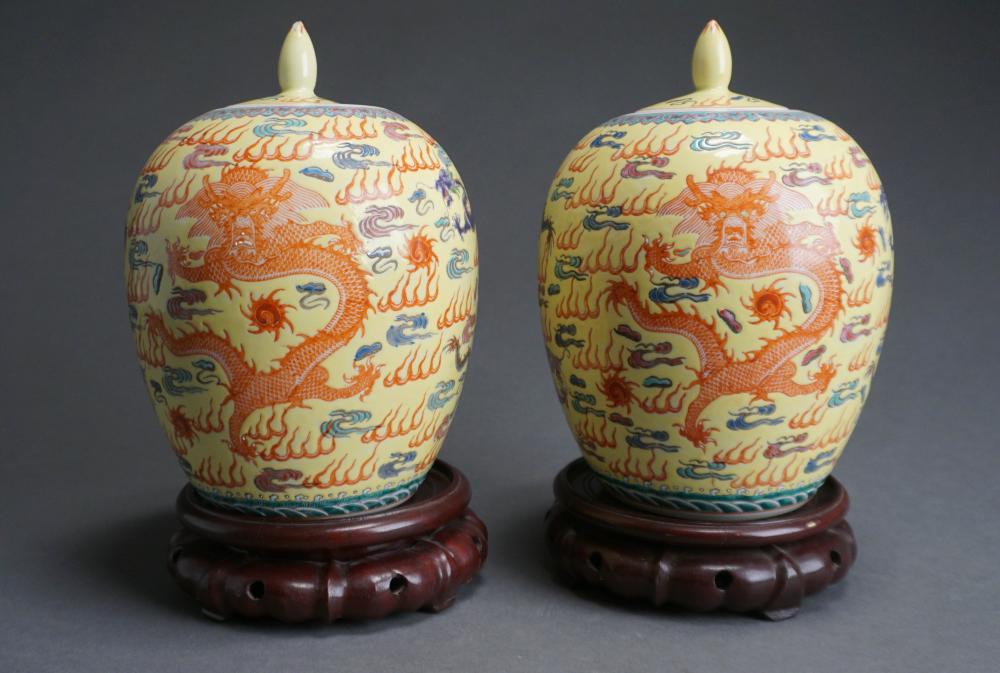 PAIR CHINESE FAMILLE JAUNE ENAMEL