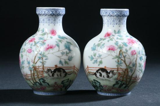 PAIR CHINESE FAMILLE ROSE PORCELAIN
