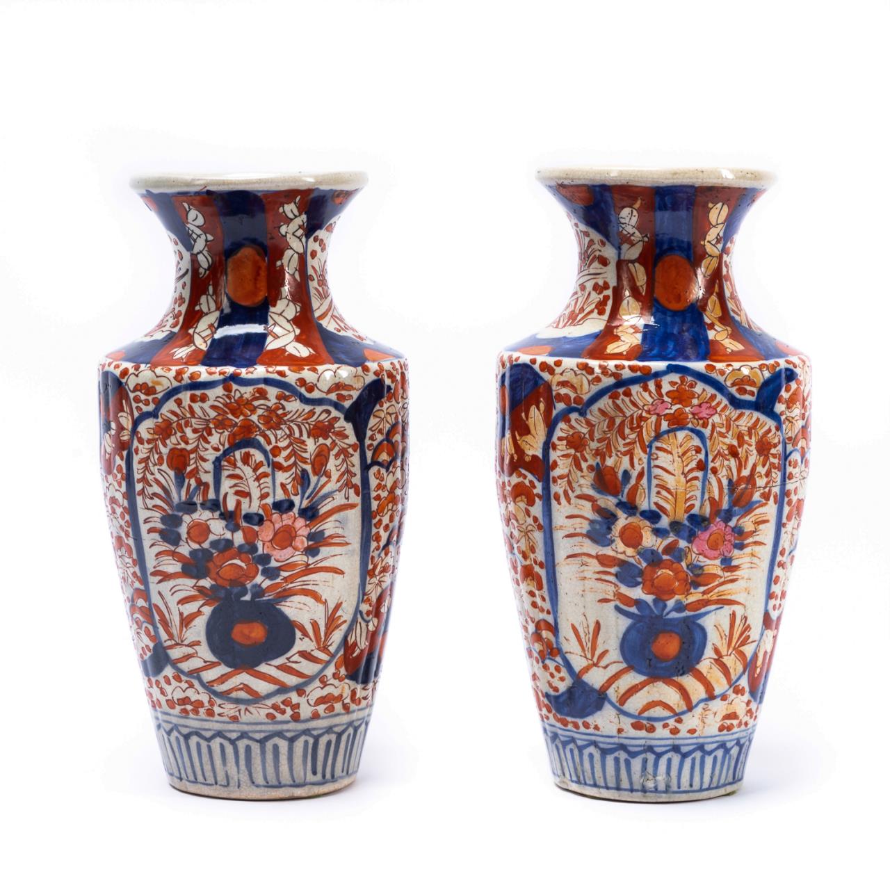 PAIR, CHINESE OR JAPANESE IMARI