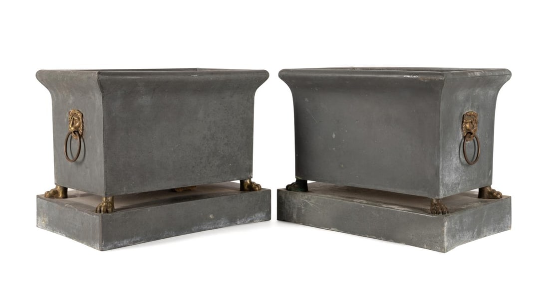 PAIR CLASSICAL STYLE ZINC METAL