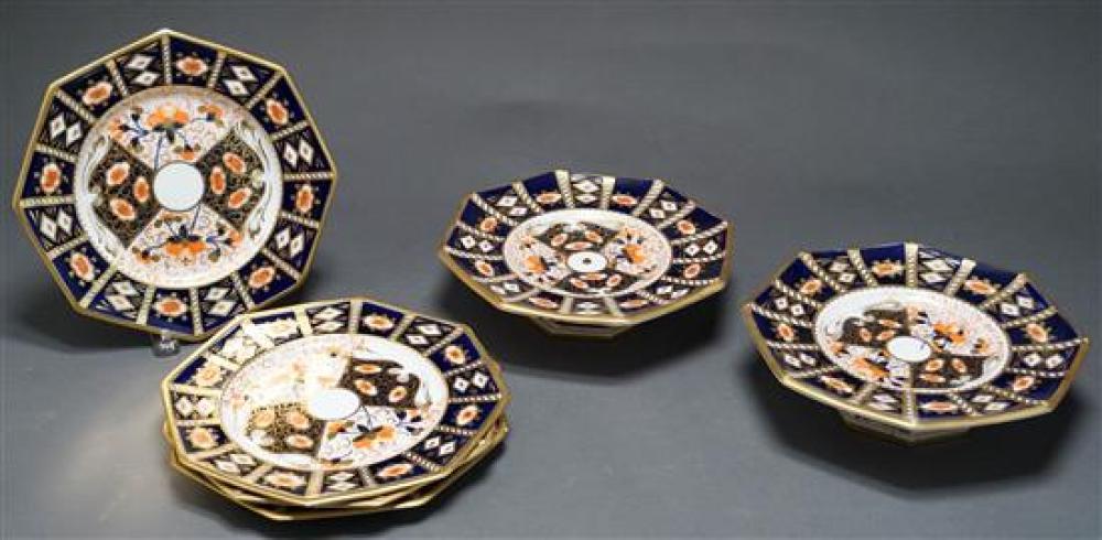 PAIR DAVENPORT IMARI PATTERN CAKE