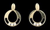 Pair diamond hoop earrings: si