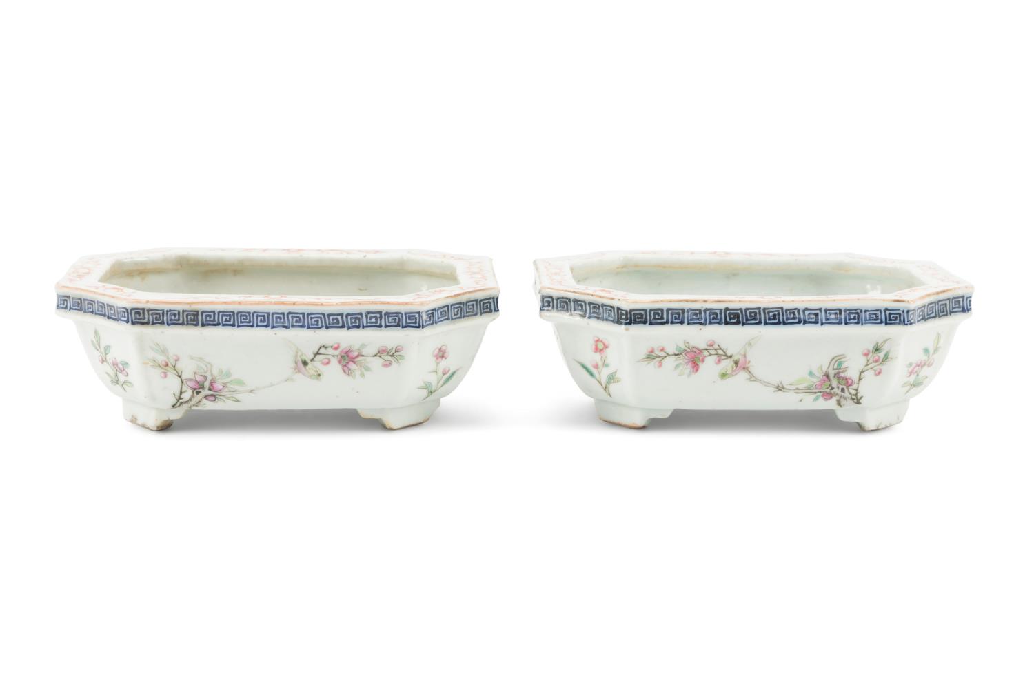 PAIR DIMINUTIVE CHINESE FAMILLE
