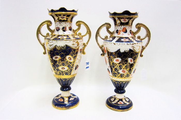 PAIR ENGLISH PORCELAIN URNS Imari