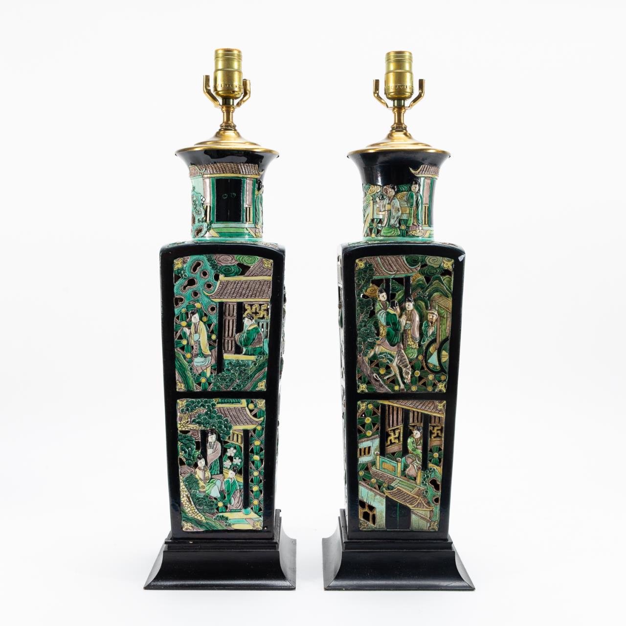 PAIR FAMILLE NOIR RETICULATED COURT