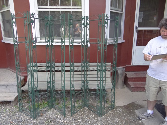 Pair folding metal screens. 5' W 5'