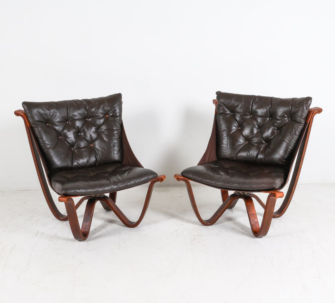 PAIR GEORGE THAMS LEATHER LOUNGE