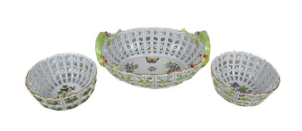 PAIR HEREND RETICULATED BOWLS ON