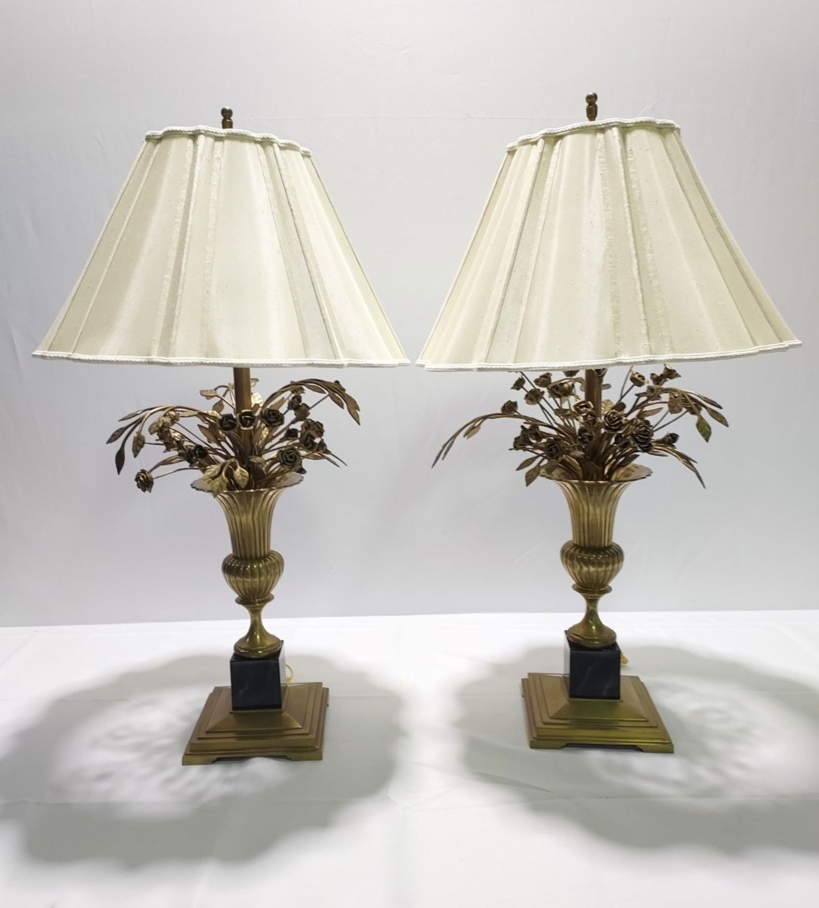 PAIR HOLLYWOOD REGENCY BRASS FLORAL