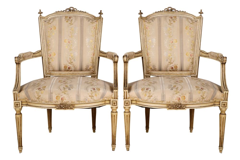 PAIR ITALIAN NEOCLASSIC STYLE