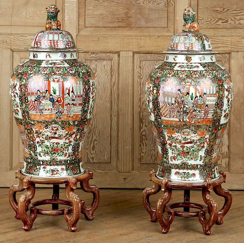 PAIR JAPANESE IMARI PORCELAIN