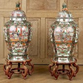 PAIR JAPANESE IMARI PORCELAIN