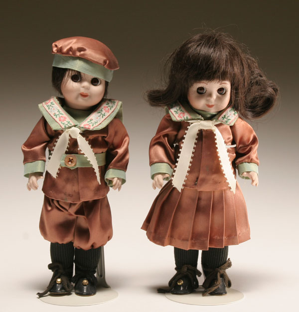 Pair JDK 221 German bisque Googly