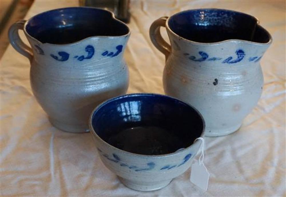 PAIR JUGTOWNWARE PITCHERS AND
