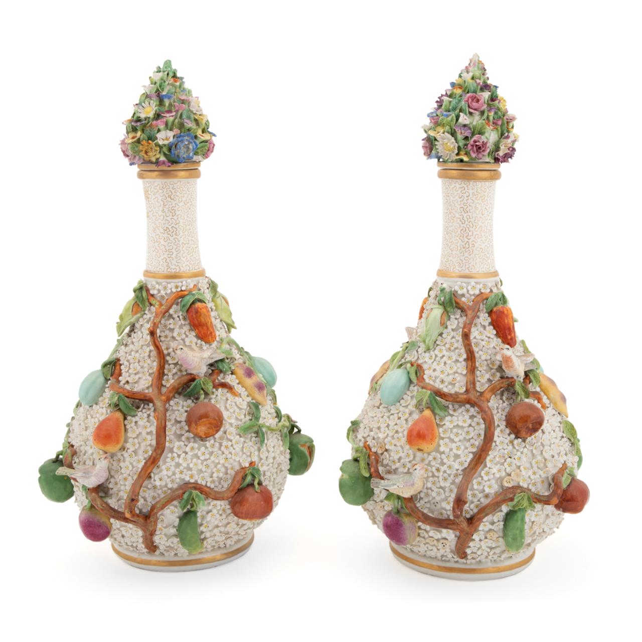 PAIR MEISSEN STYLE SCHNEEBALLEN