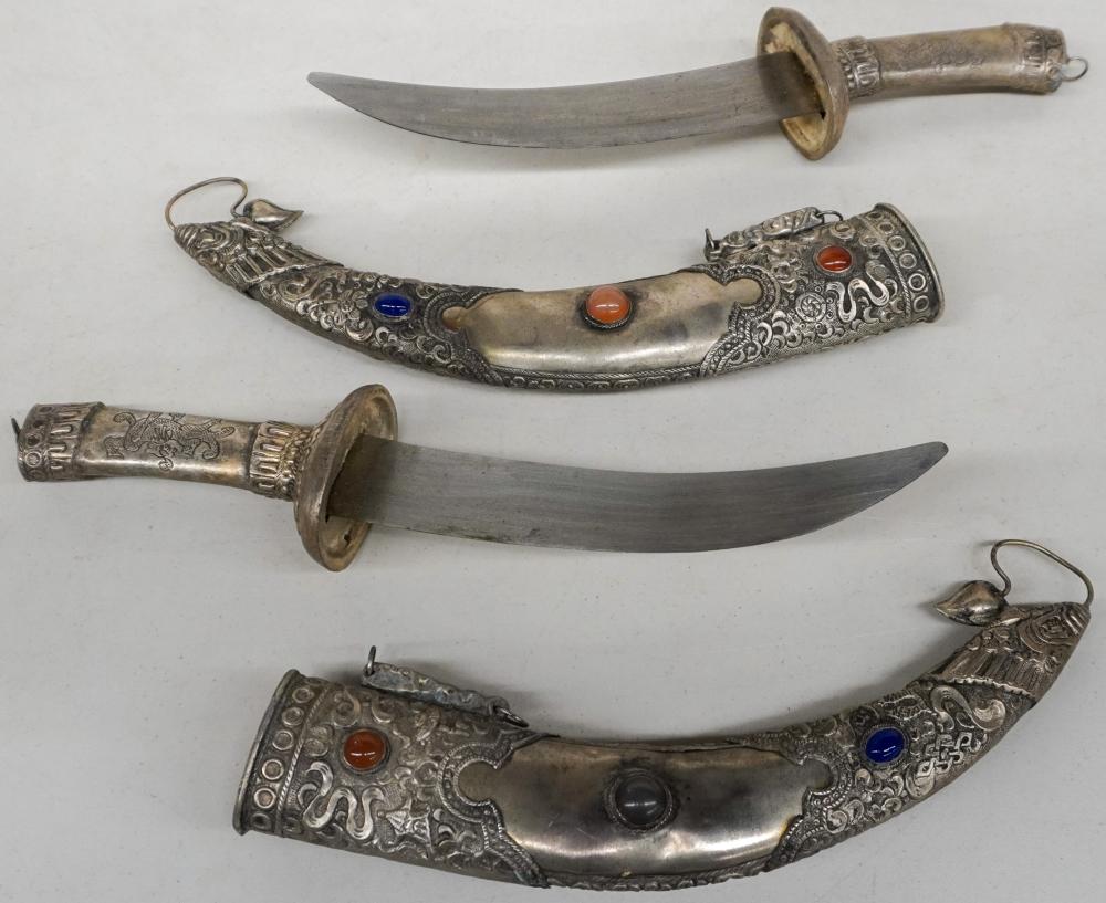 PAIR MIDDLE EASTERN DAGGERS L: 18