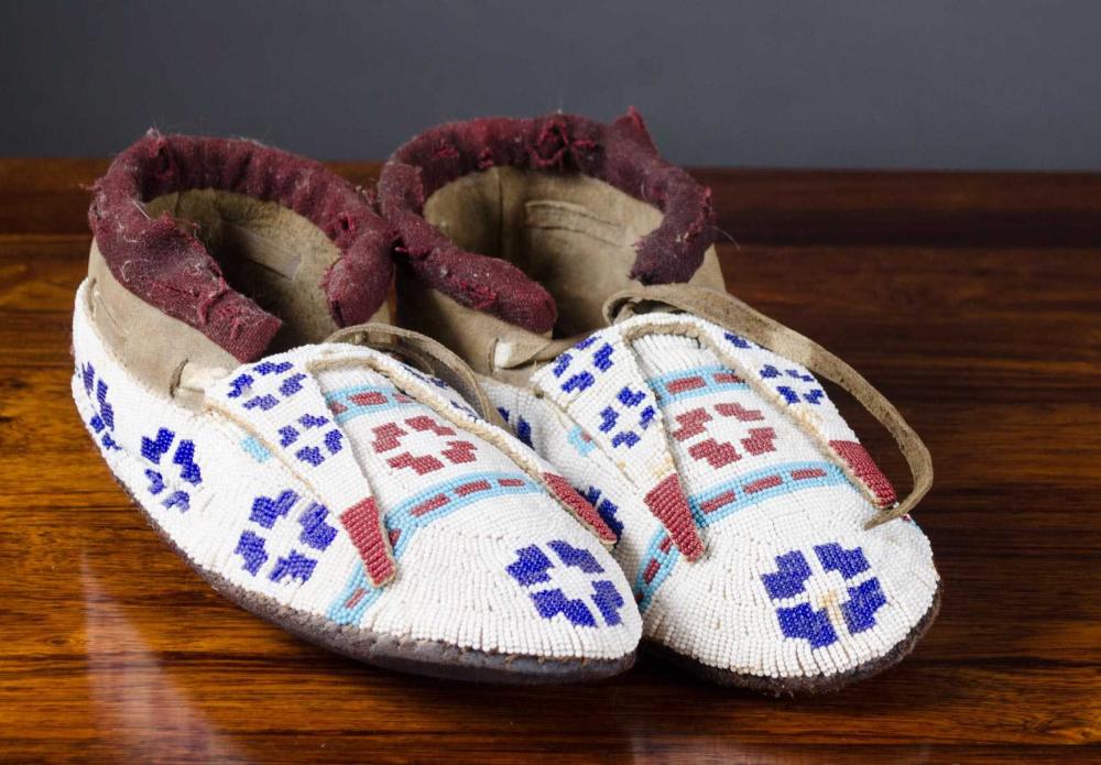 PAIR NATIVE AMERICAN (PLAINS)