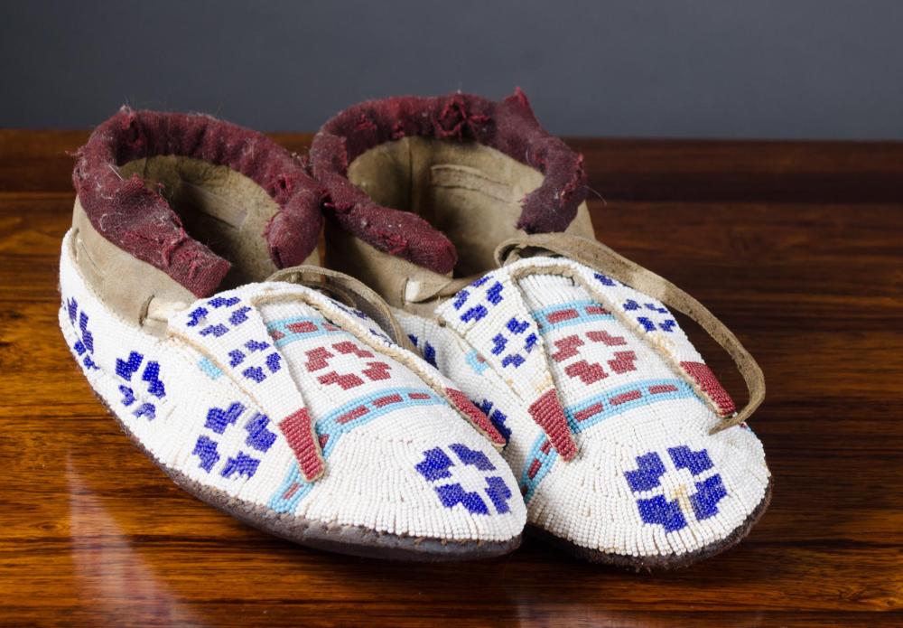 PAIR NATIVE AMERICAN (PLAINS)