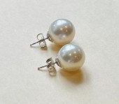 PAIR OF 13.5MM WHITE SOUTH SEA
