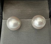 PAIR OF 13MM WHITE SOUTH SEA P