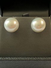 PAIR OF 13MM WHITE SOUTH SEA P