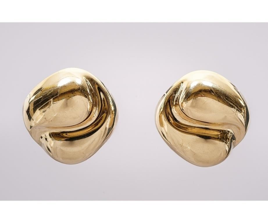 Pair of 14k gold (hollow) Peter