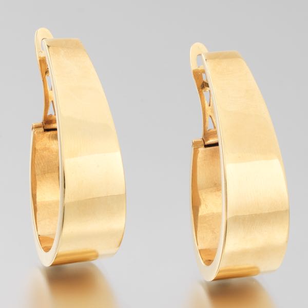 PAIR OF 18K GOLD HOOP EARRINGS 
