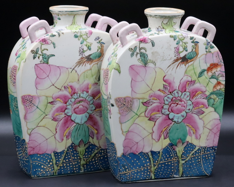 PAIR OF 20TH C CHINESE FAMILLE ROSE