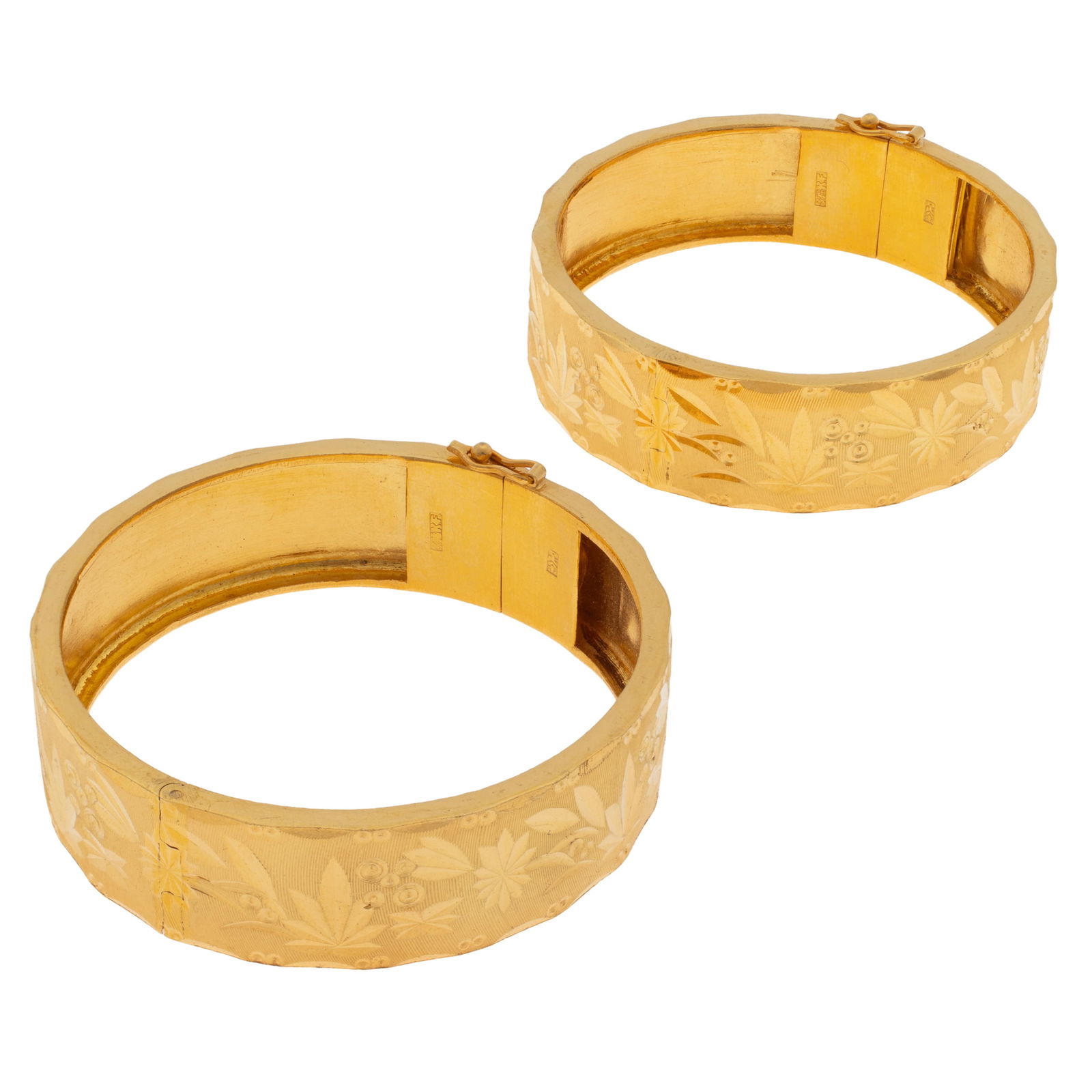 PAIR OF 24K YELLOW GOLD BANGLE