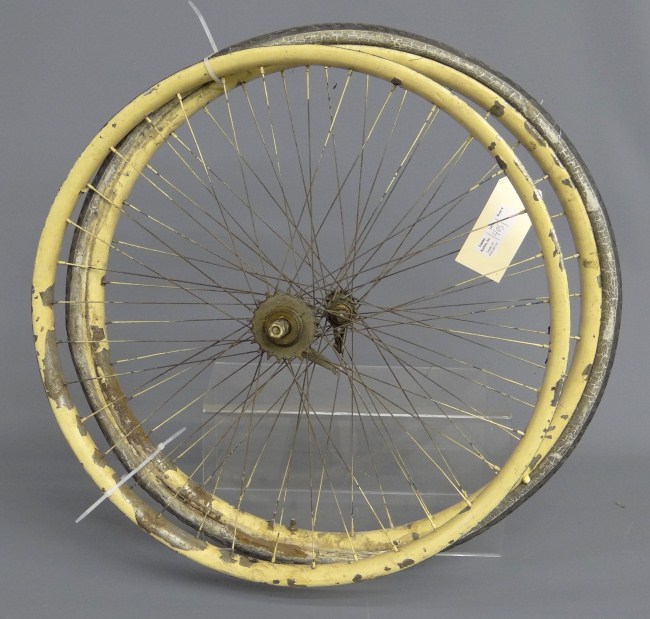 Pair of 28'' pneumatic safety rims.