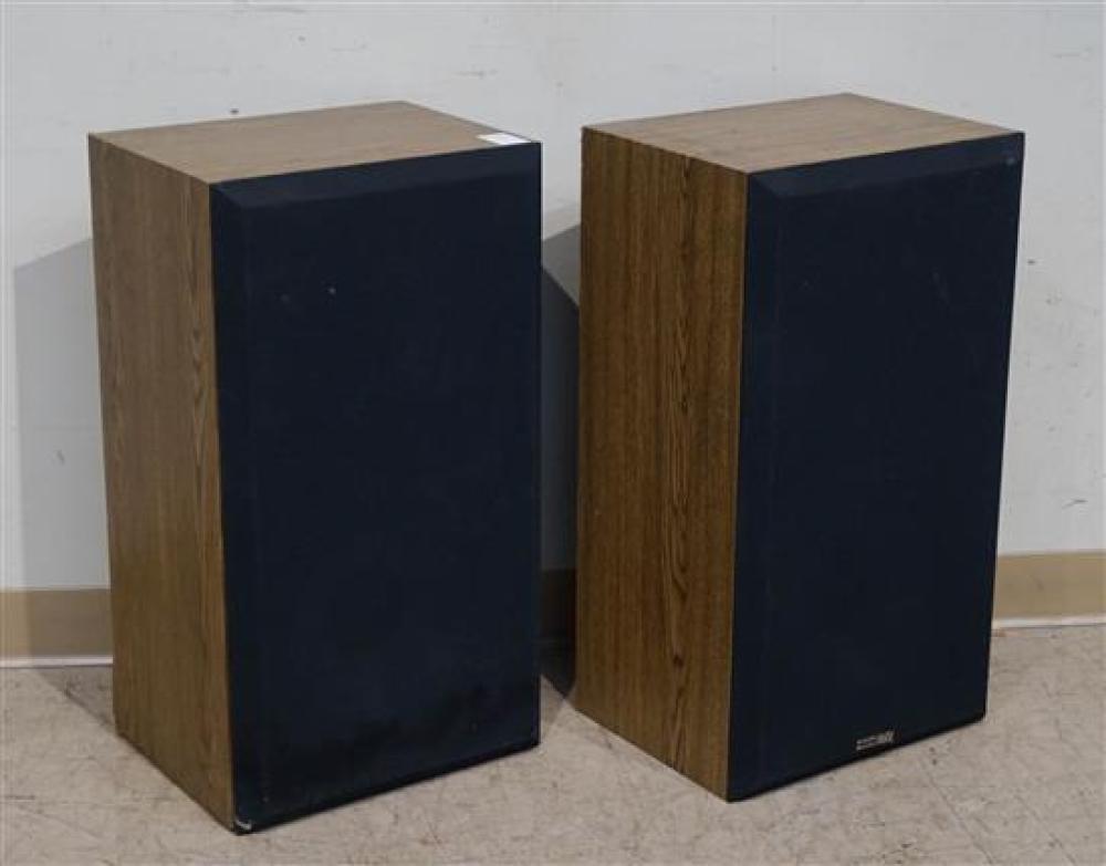 PAIR OF ACOUSTIC MONITOR DBIV
