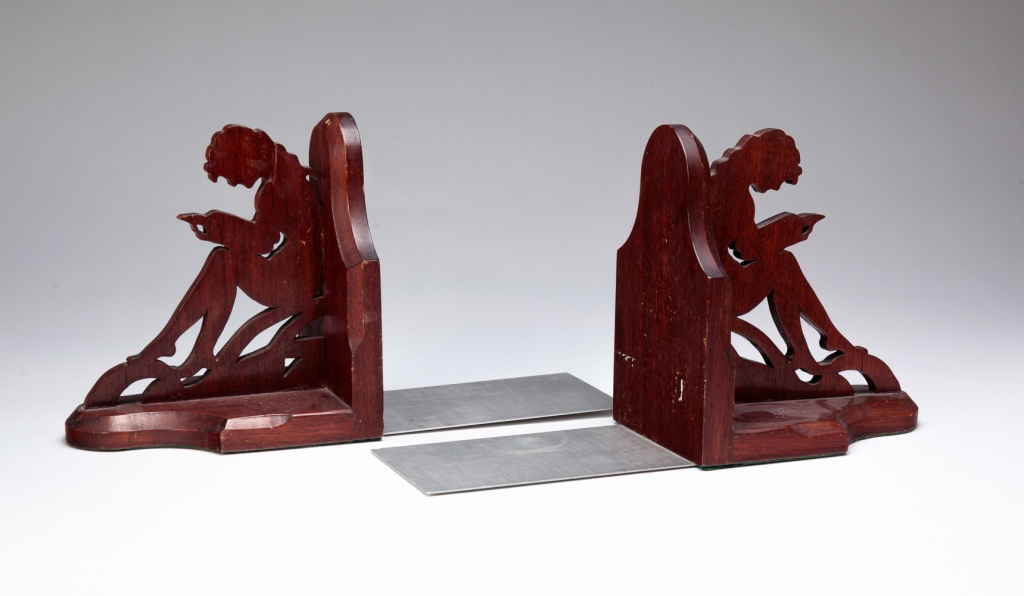 PAIR OF AMERICAN WOODEN BOOKENDS.