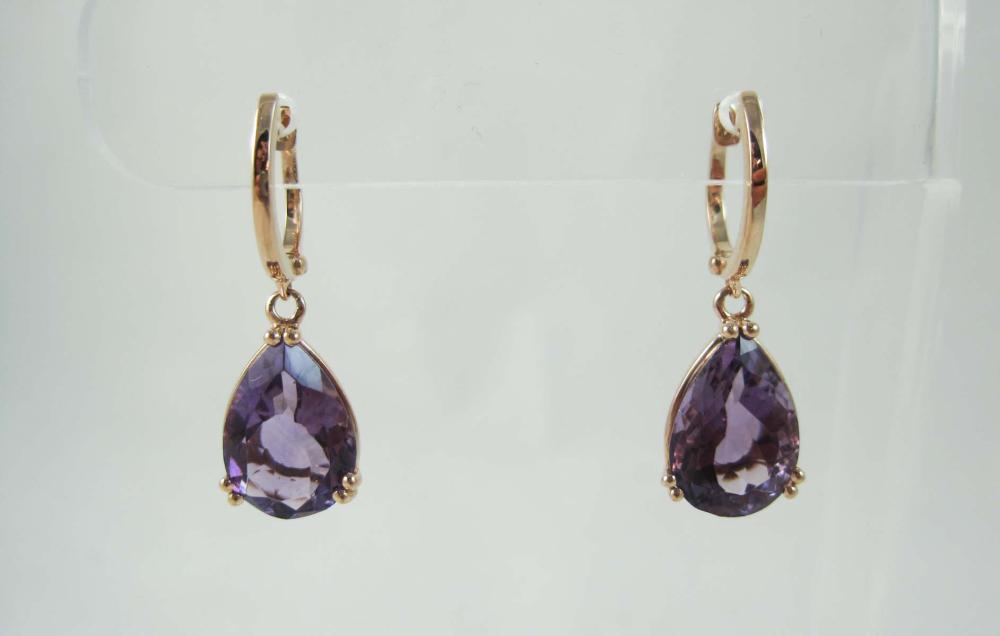PAIR OF AMETHYST DANGLE EARRINGS,