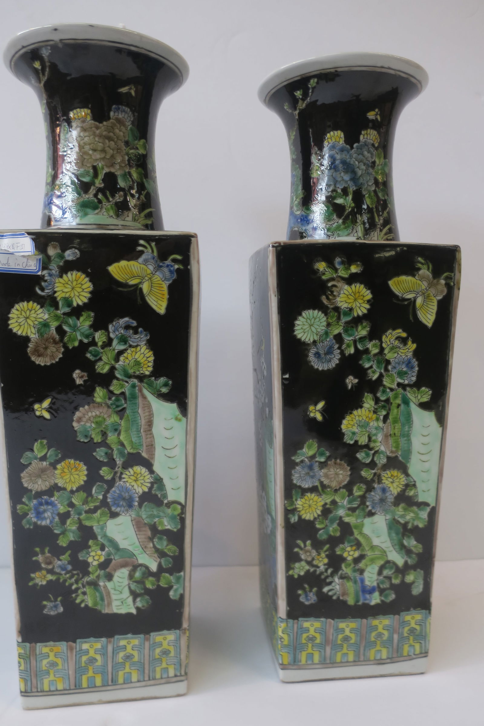 PAIR OF ANTIQUE CHINESE FAMILLE