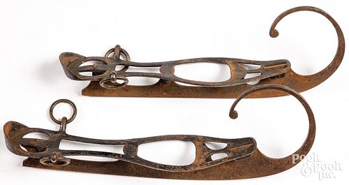 PAIR OF ANTIQUE ICE SKATESPair of