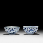 PAIR OF BLUE AND WHITE 'FLOWER