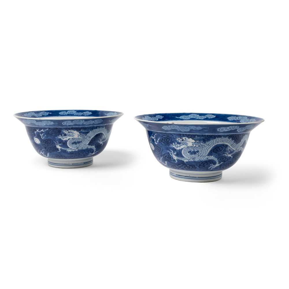 PAIR OF BLUE AND WHITE 'DRAGON'