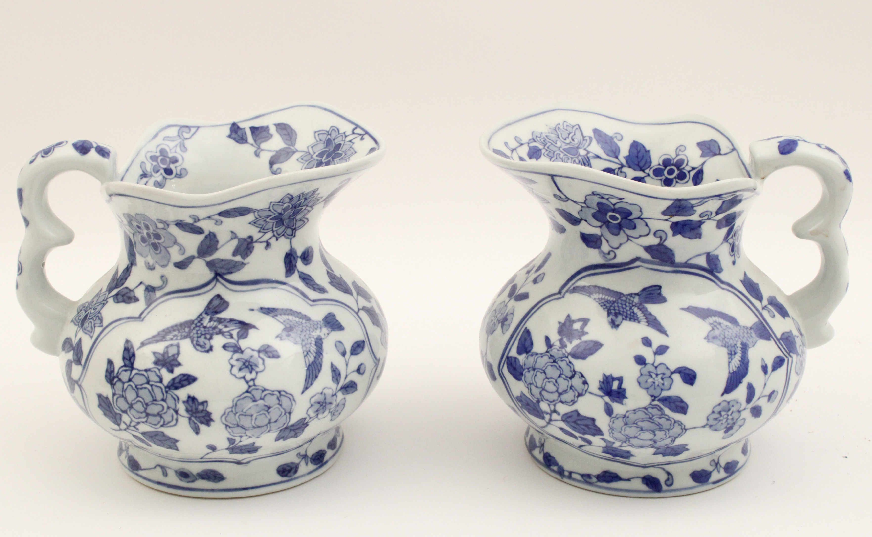 PAIR OF BLUE AND WHITE PORCELAIN