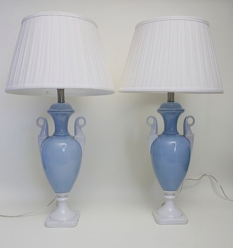 PAIR OF BLUE AND WHITE PORCELAIN