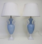 PAIR OF BLUE AND WHITE PORCELA