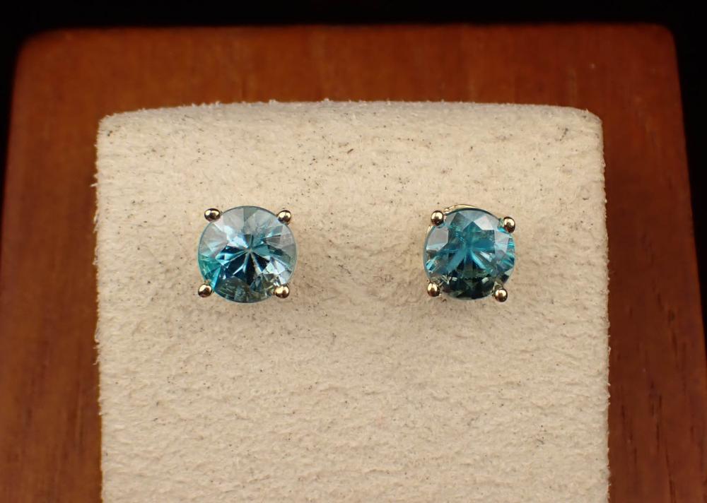 PAIR OF BLUE ZIRCON AND GOLD EAR